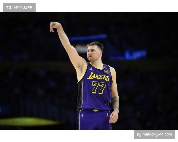 湖人东契奇三双带队三连胜 全能球员破局低效投篮困境